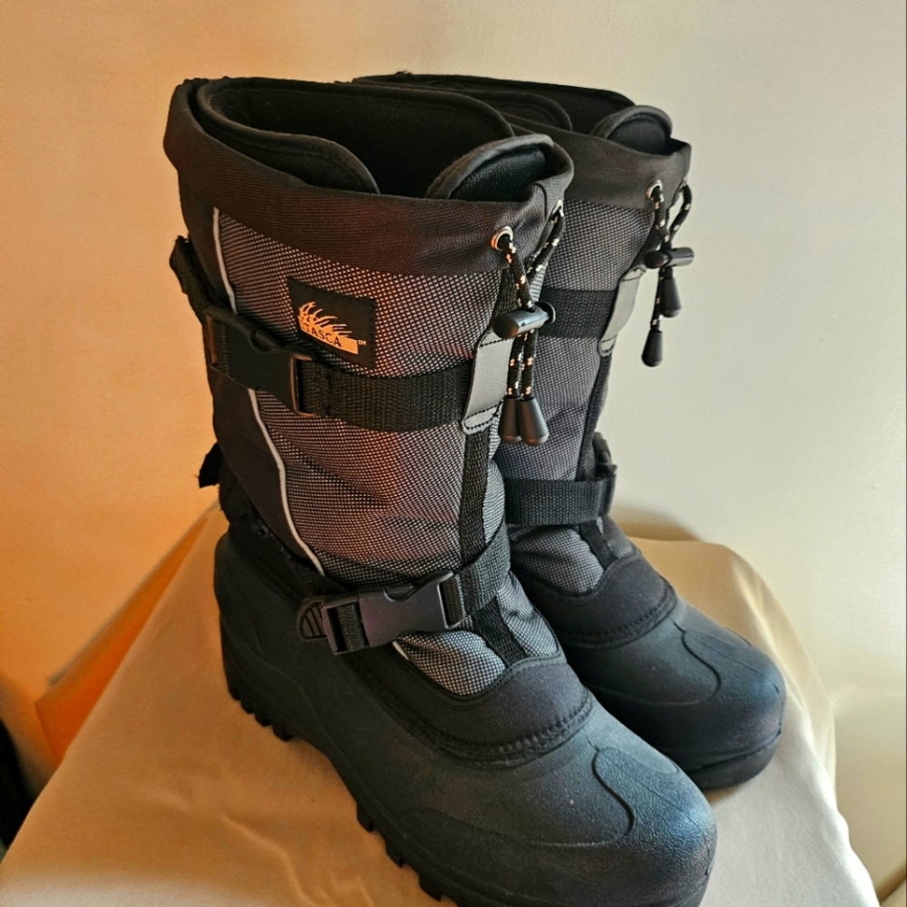 Black and Gray Winter ITASKA Boots